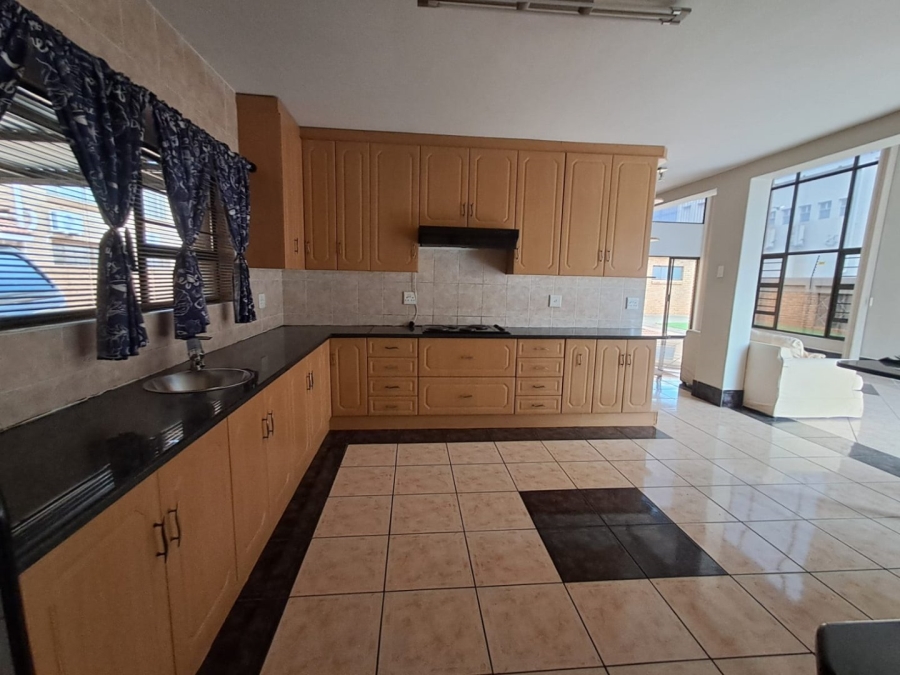 4 Bedroom Property for Sale in Roylglen Gardens Northern Cape